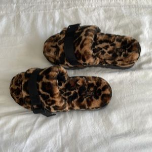 AUTHENTIC UGG Fluffita Panther Print Size : 8